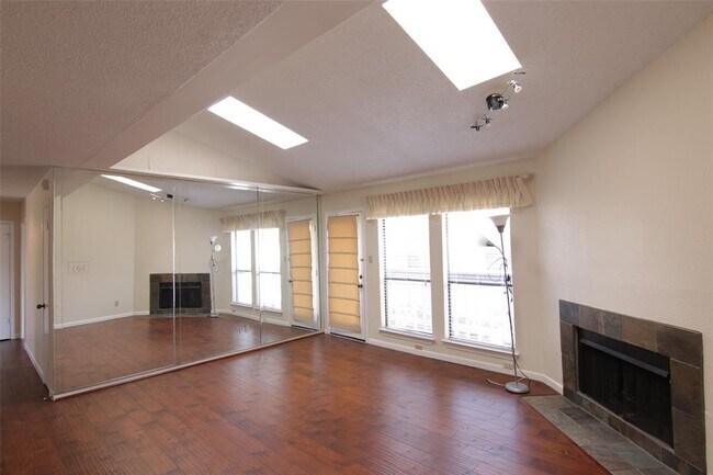 Building Photo - 2277 S Kirkwood Rd