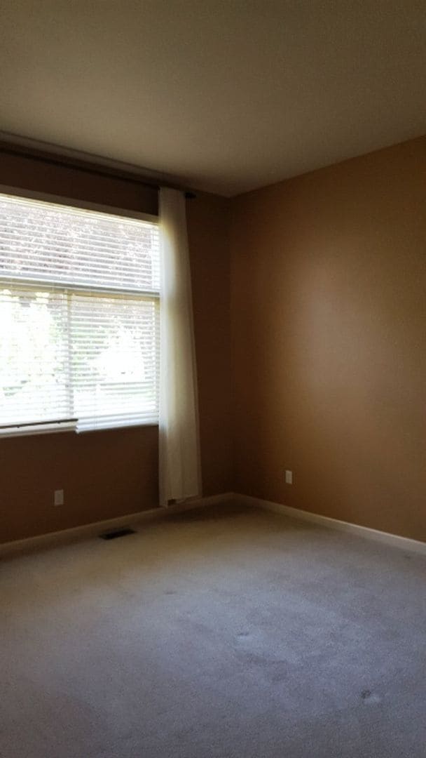 Building Photo - Comfort and Convenience in This 3 Bedroom Miramont Gem