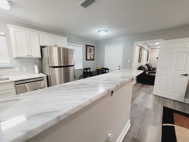 Building Photo - 1906 Karen Ln