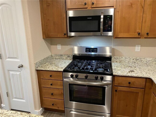 Building Photo - 422 Barbet Dr