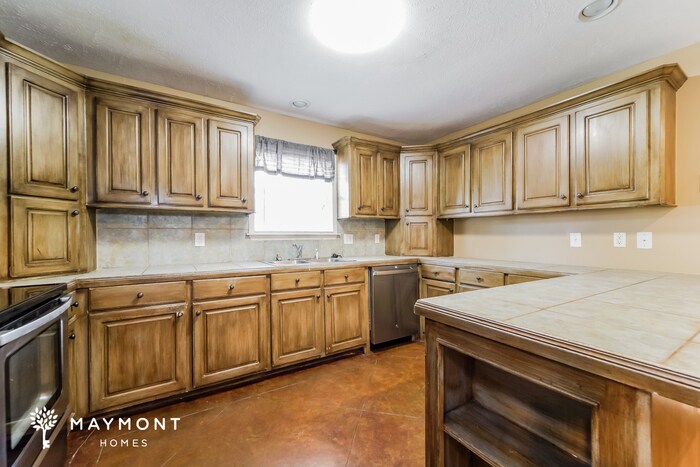 Building Photo - 252 Greensview Dr