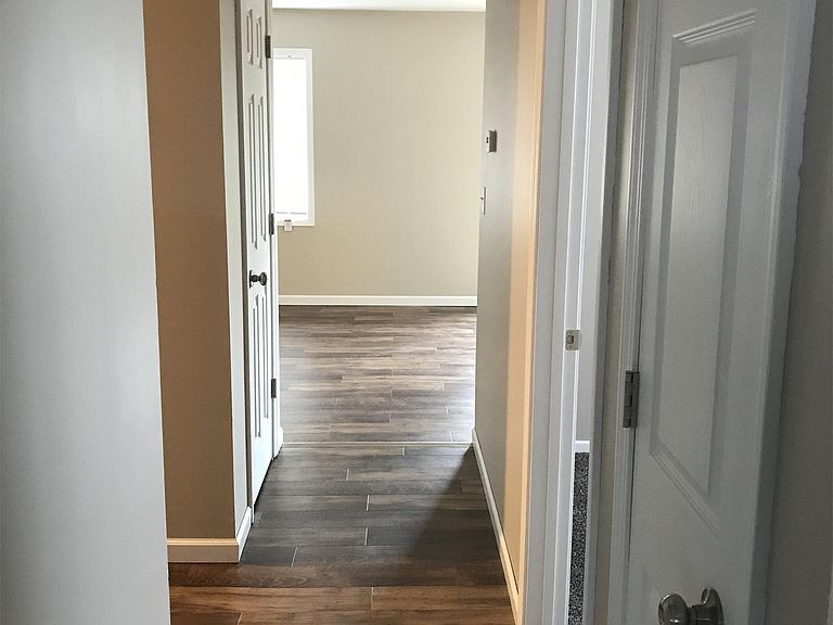 Hallway to bedrooms - 16045 Joplin Ave