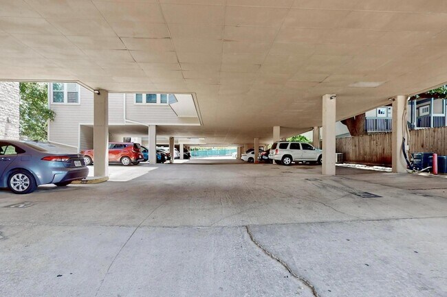 Building Photo - 2414 Longview St