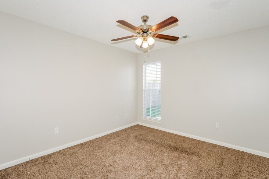 Building Photo - 5733 Fawn Dr