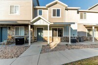 Building Photo - Remodeled Vineyard Townhome w/ 2 Car Garage
