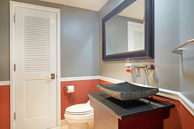 Building Photo - 2401 N Ocean Blvd