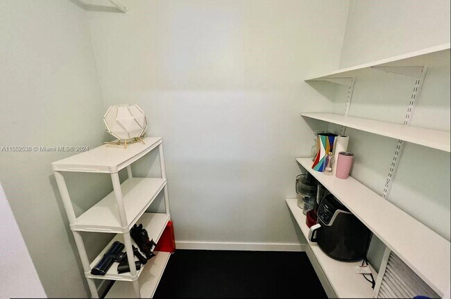 Building Photo - 800 N Miami Ave