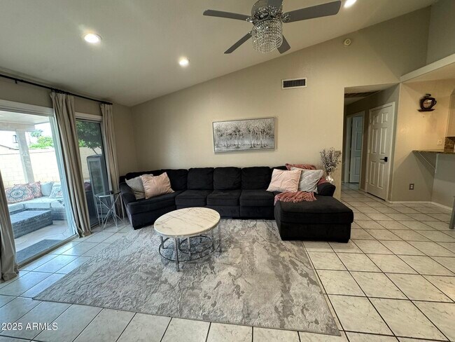 Building Photo - 820 N Owl Dr