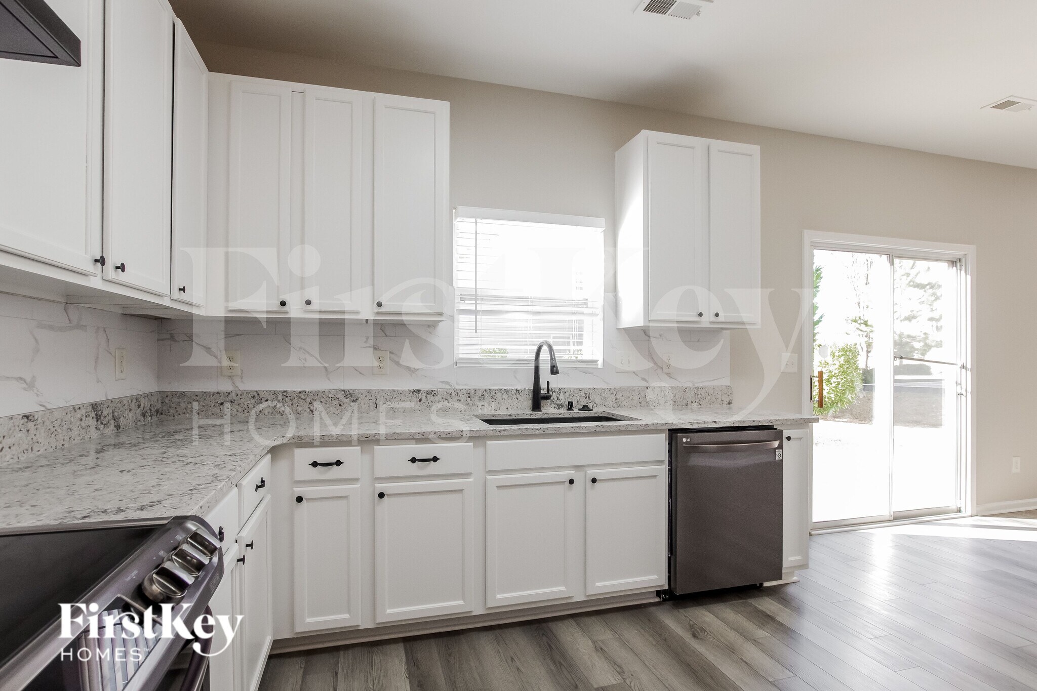 Building Photo - 7421 Lamplighter Close Dr