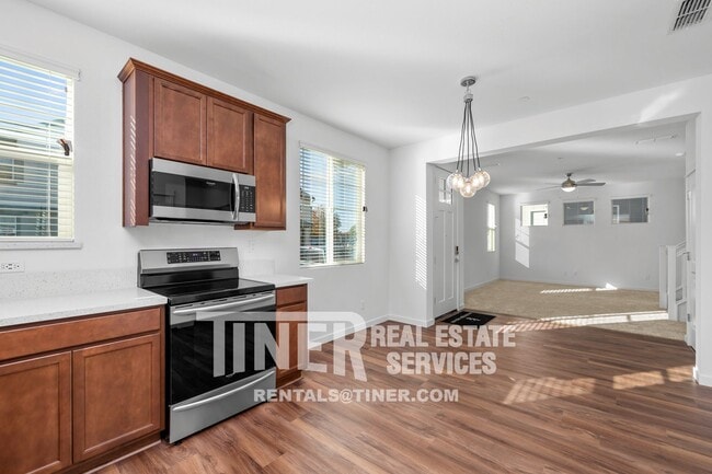 Building Photo - 220 Cinema St