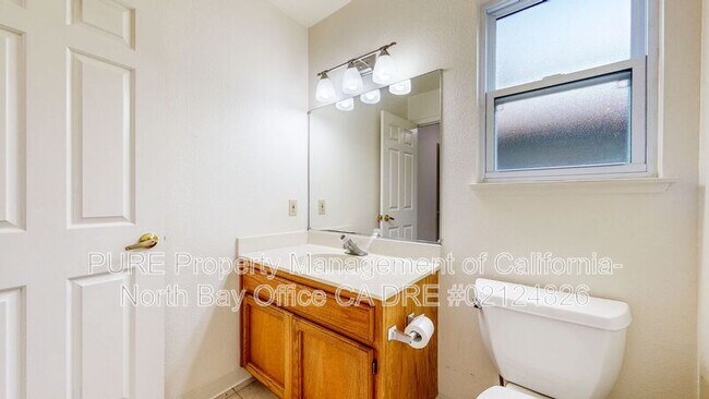 Building Photo - 2070 Pinercrest Dr