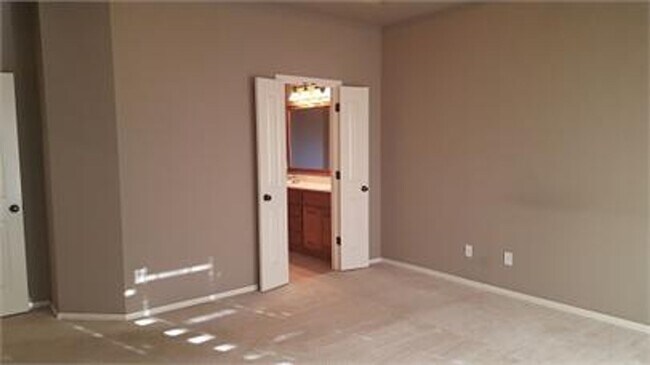 Building Photo - 3 Bed, 2 Bath Home - Great Tulsa Location ...