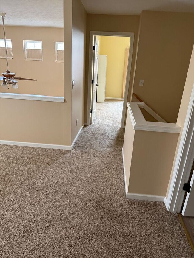 Building Photo - Maintenance Free Living 3 Bed/2.5 Bath