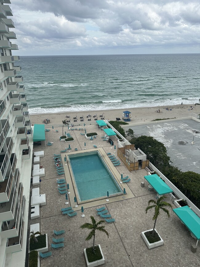 Building Photo - 3725 S Ocean Dr