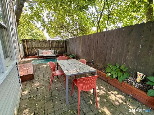 Building Photo - 44 Warren St