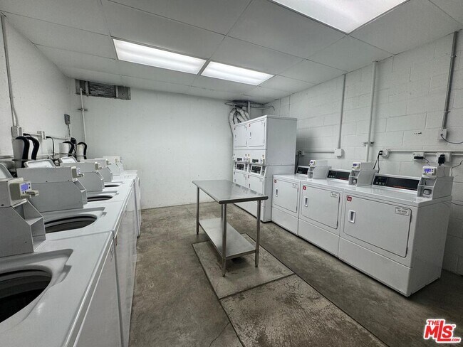 Building Photo - 960 Larrabee St