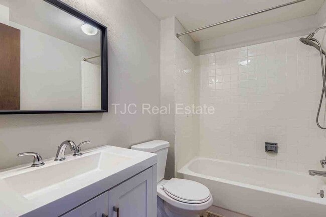 Building Photo - 7814 E Phillips Cir