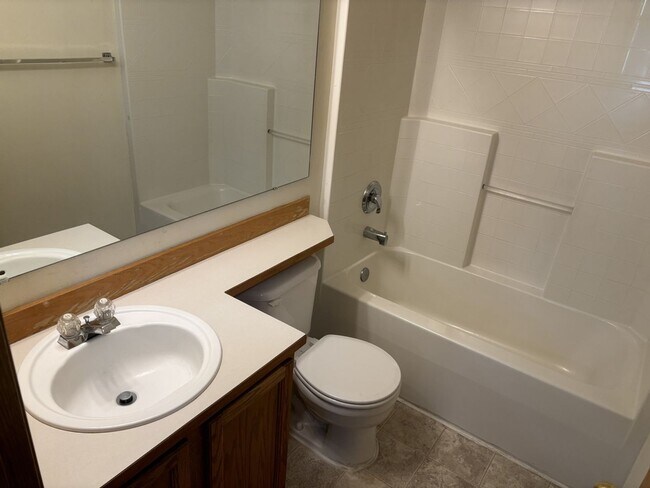 Building Photo - Stunning 3-Bedroom Home in Puyallup's Silver Pointe For Rent!