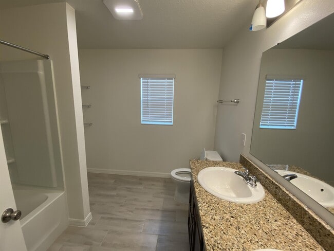 Building Photo - 1132 Papaya Cir
