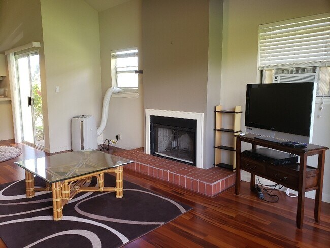 Building Photo - Beautiful Fully Furnished Condo