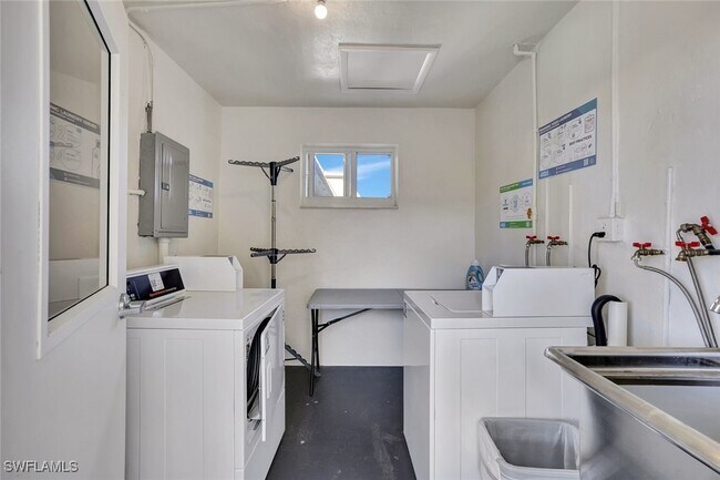 Building Photo - 766 Central Ave