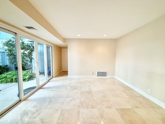 Building Photo - 2204 Kingsbridge Ln