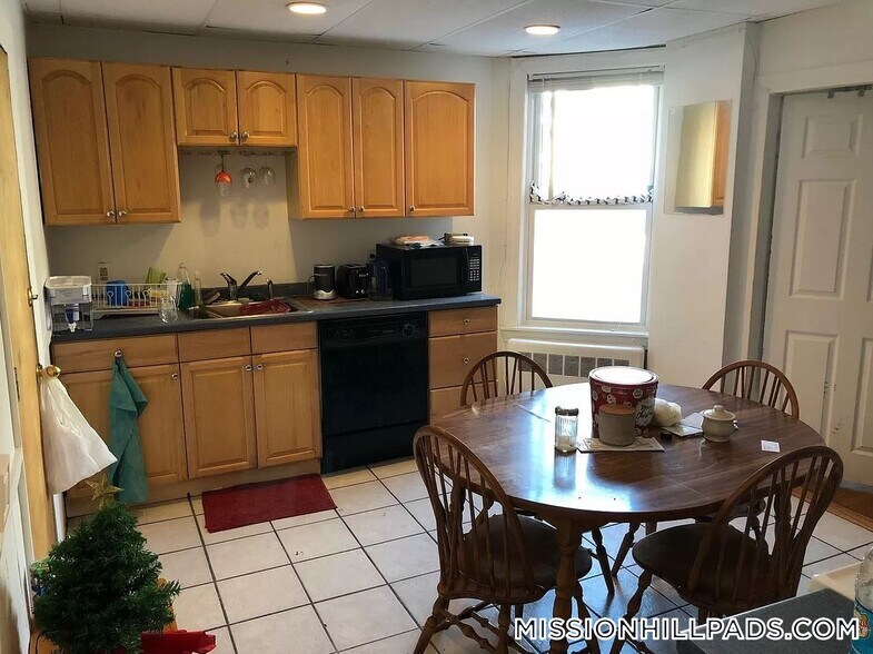 Building Photo - 91-93 Calumet St.