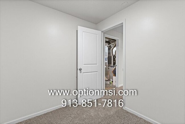 Building Photo - Move-in ready!