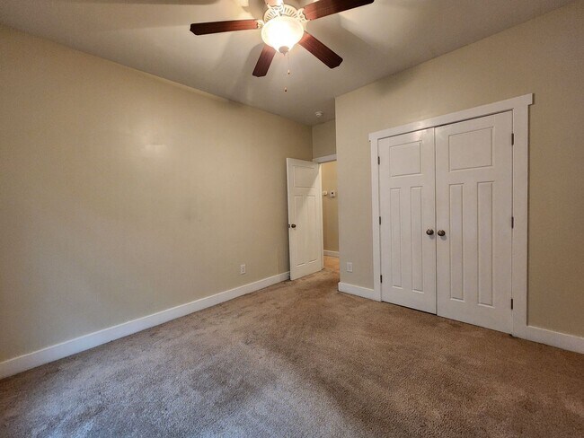 Building Photo - 3 Bedroom home with an upstair bonus room ...