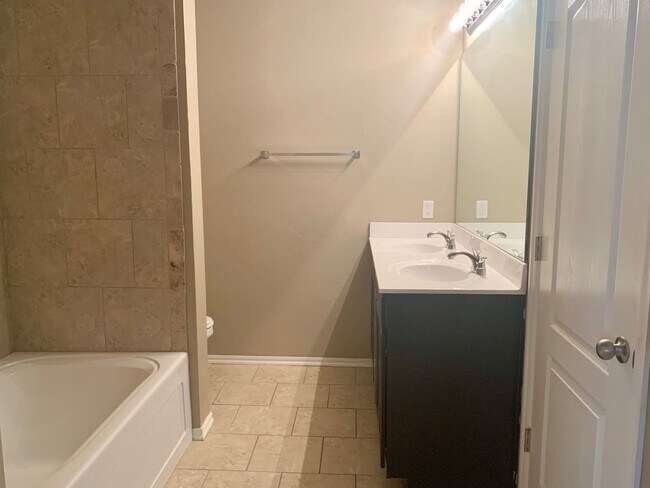 Building Photo - 2712 Demotte Dr