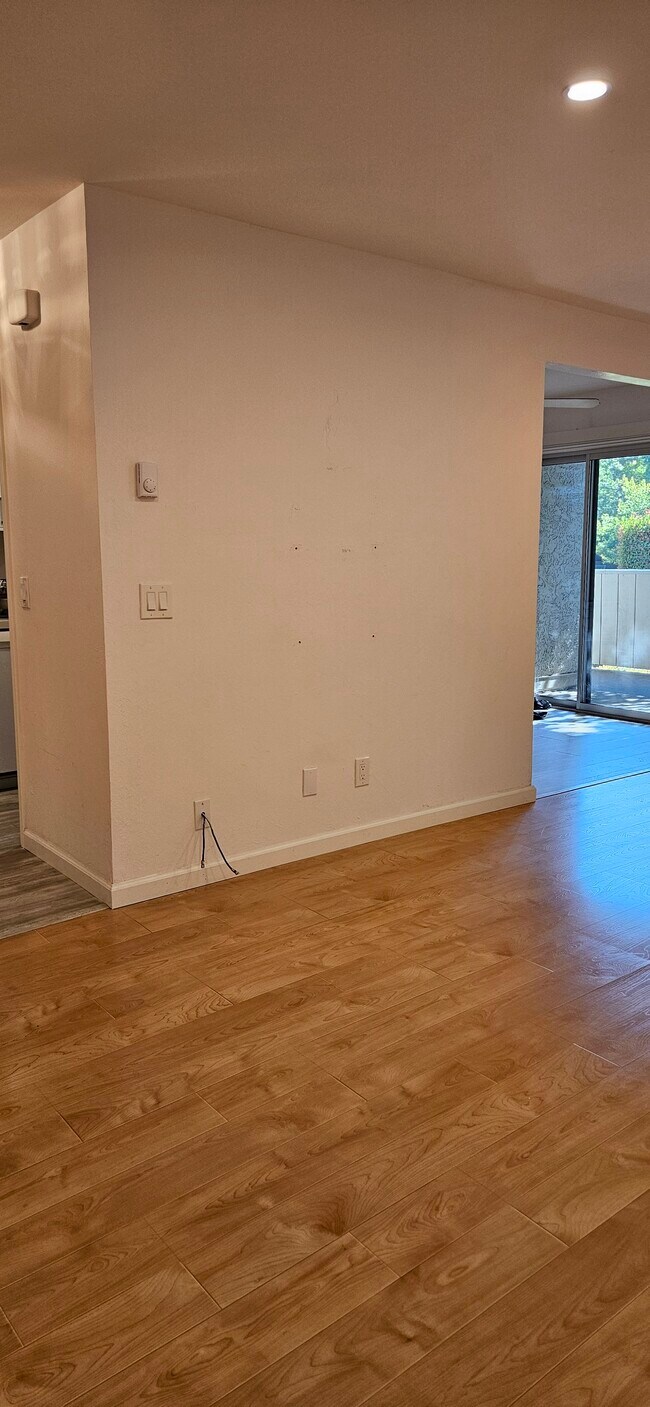 Building Photo - 7110 Rainbow Dr