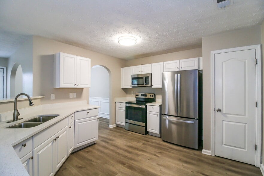 Building Photo - 7423 Garnet Dr