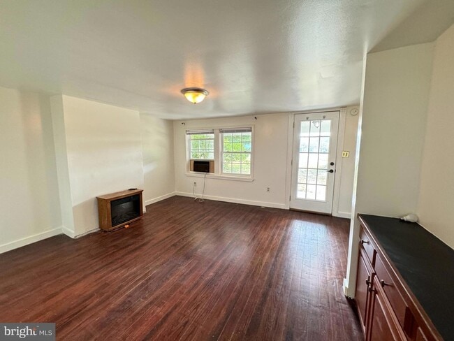 Building Photo - 1005 Manning Dr