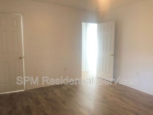 Building Photo - 4122 Breezewood Dr