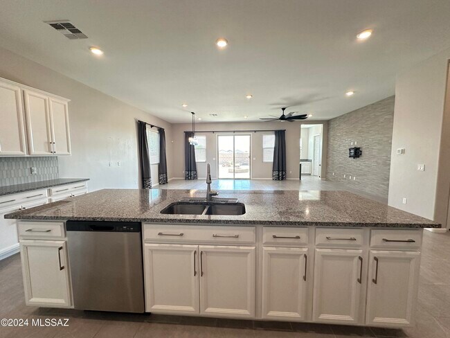 Building Photo - 12474 N Appling Ave