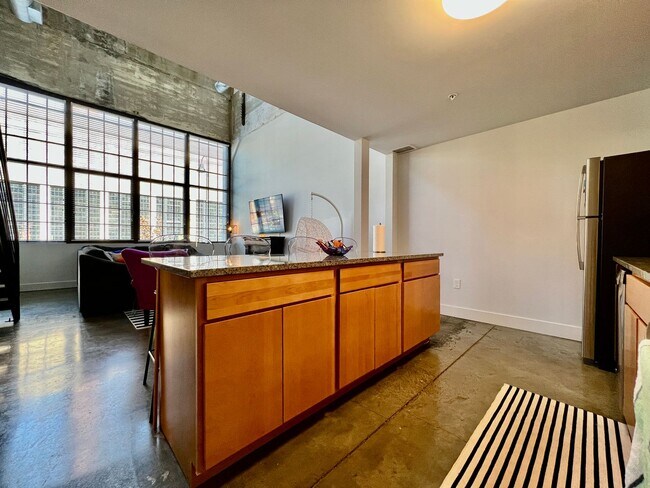 Building Photo - ?Kings Island Loft w/ Brewery, River, Bike...