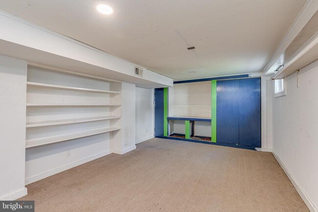 Building Photo - 427 Buttonwood St