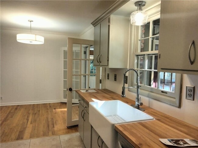 Building Photo - 1009 Verdi Way