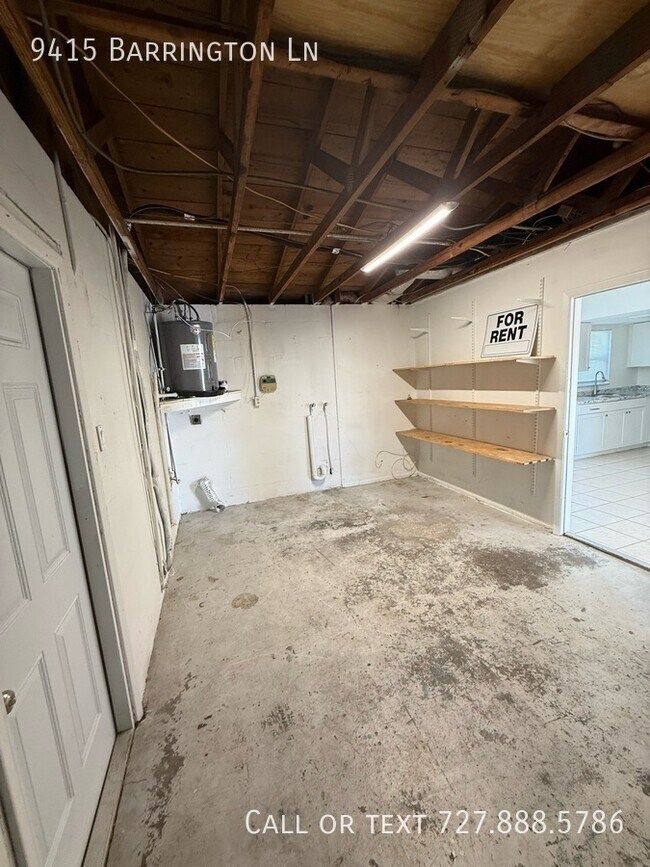 Building Photo - 9415 Barrington Ln