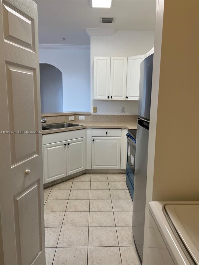 Building Photo - 4600 SW 160th Ave