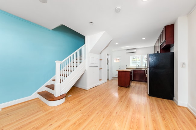 Building Photo - 1139 3rd St NE