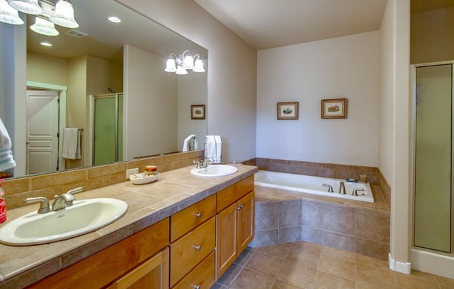 Building Photo - 2 Bed/2 Bath Single-Level Condo in Eagle C...