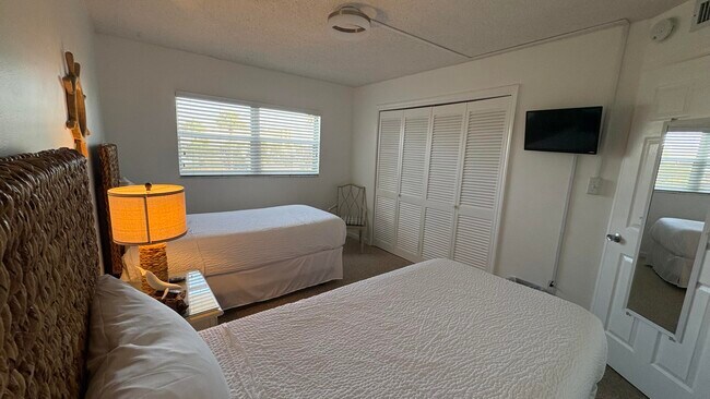 Building Photo - 909 Santa Rosa Blvd