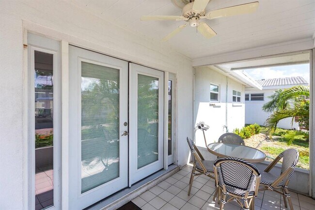 Building Photo - 6020 Midnight Pass Rd