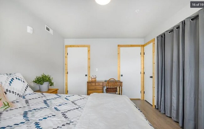Building Photo - AWESOME 2 BED 1 BATH WITH AWESOME AMENITIE...