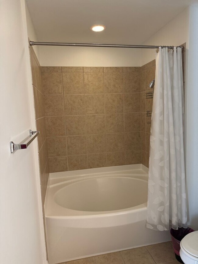 Building Photo - 4620 Piedmont Row Dr