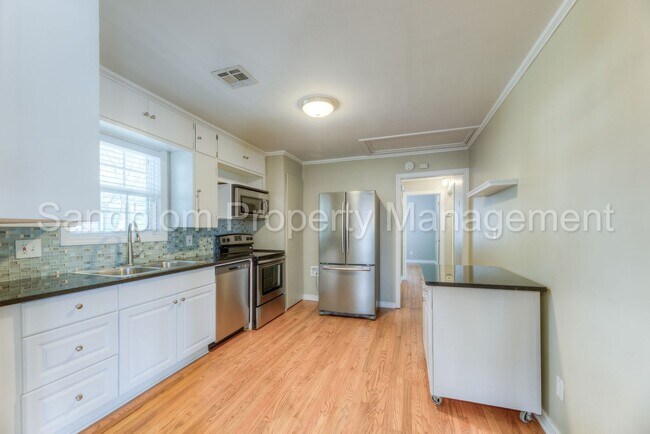 Building Photo - FOR LEASE | Tulsa | $1500 Rent | 3 Bed, 2 Bath Home