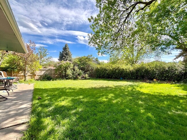 Building Photo - 3 bed, 2.5 Bath House in Central-West Fort Collins! Available July 10th!