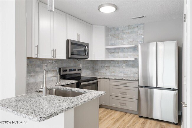Building Photo - Like new home for rent - Completely renovated - 3-Bed, 2-Bath Home