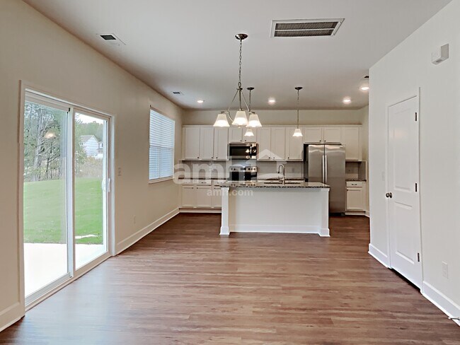 Building Photo - 4513 Tarpon Dr